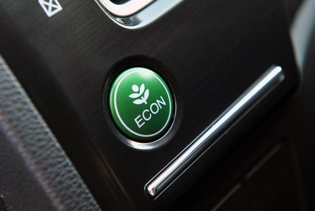 Nút Honda EE có tác dụng chính là tiết kiệm nhiên liệu và bảo vệ môi trường.